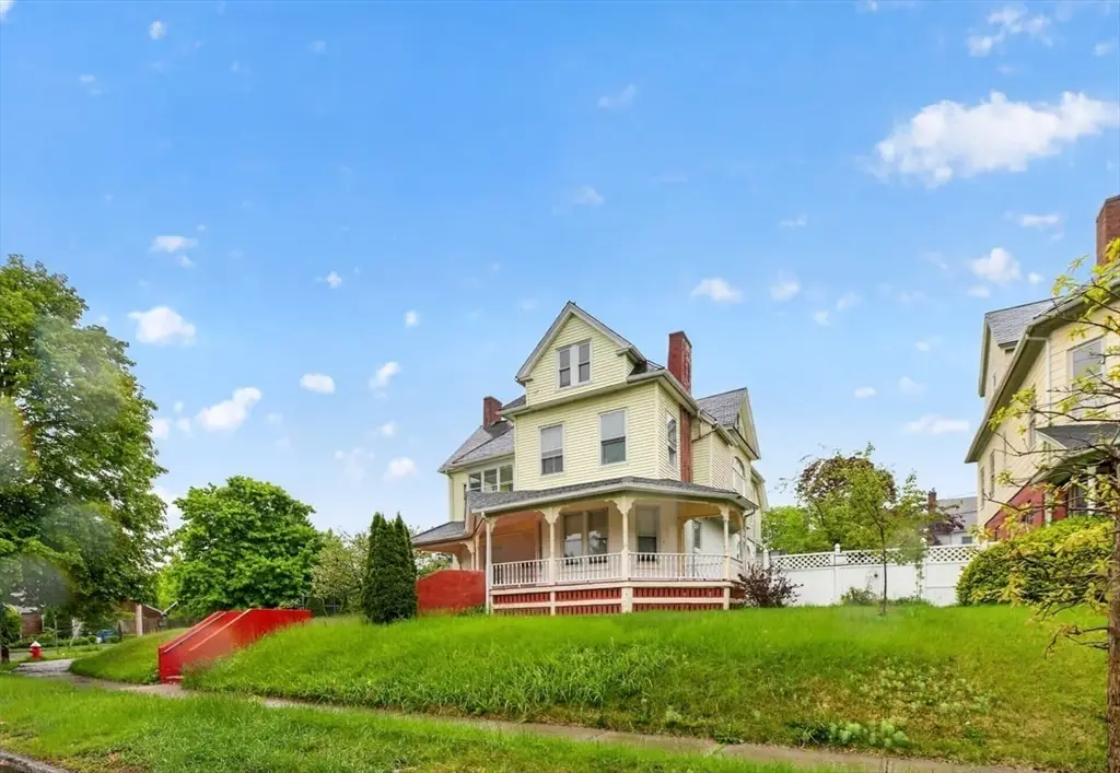 253 Oak St, Holyoke, MA 01040 - #1