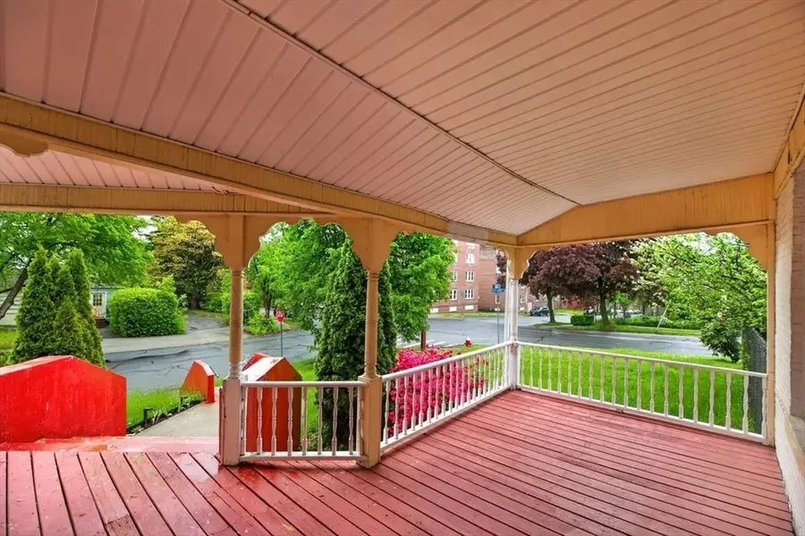 253 Oak St, Holyoke, MA 01040 - #2