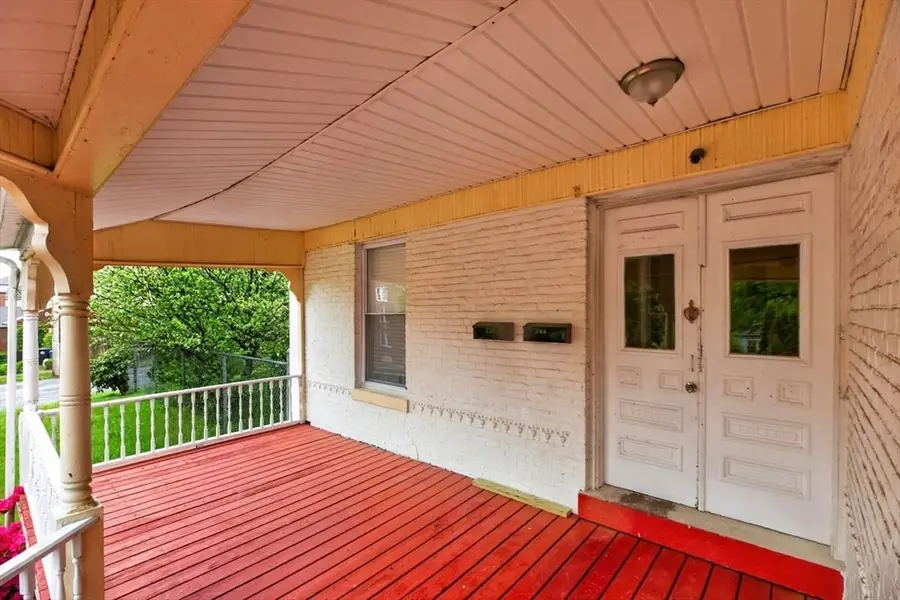 253 Oak St, Holyoke, MA 01040 - #3