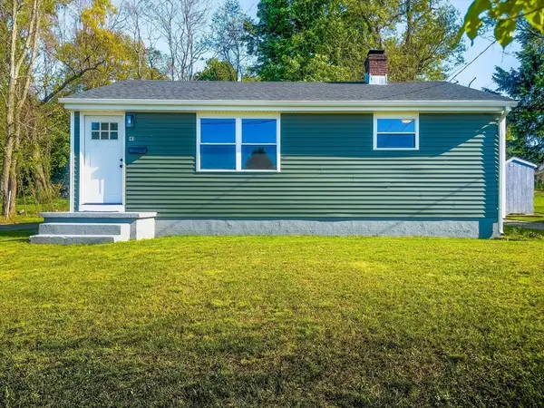 41 Loretta St, Springfield, MA 01118