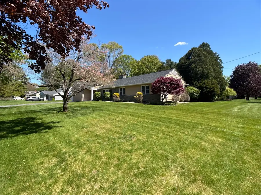 9 Vanguard Ln, Longmeadow, MA 01106 - #3