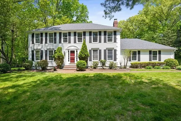 6 Teresa Cir, Franklin, MA 02038