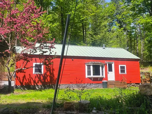211 West St, Worthington, MA 01098