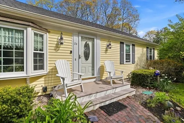 24 Starlight Dr, Barnstable, MA 02648