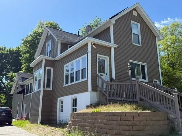 11 Wayne St, Worcester, MA 01603 - #2