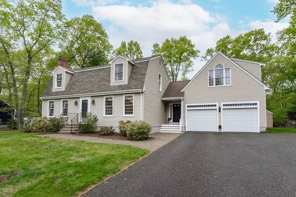 7 Longobardi Dr, Franklin, MA 02038