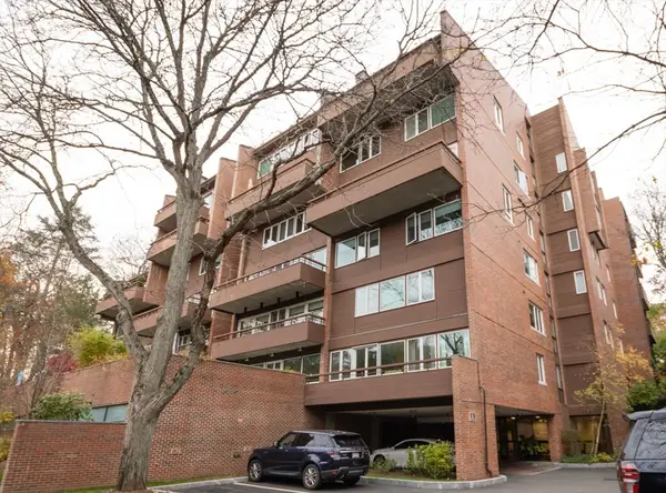 241 Perkins St #D204, Boston, MA 02130