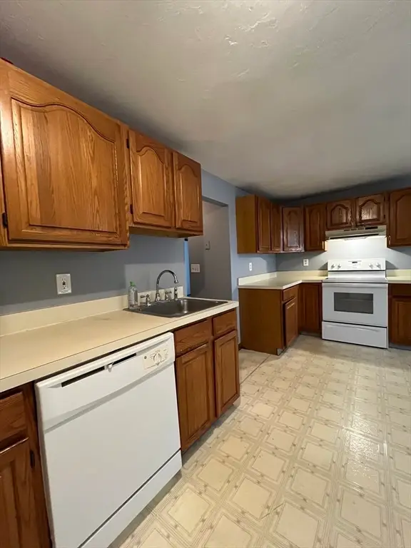 540 Cherry #B-1, Fall River, MA 02720 - #3