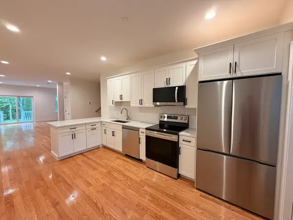711 Mount Hope St #11, North Attleboro, MA 02760