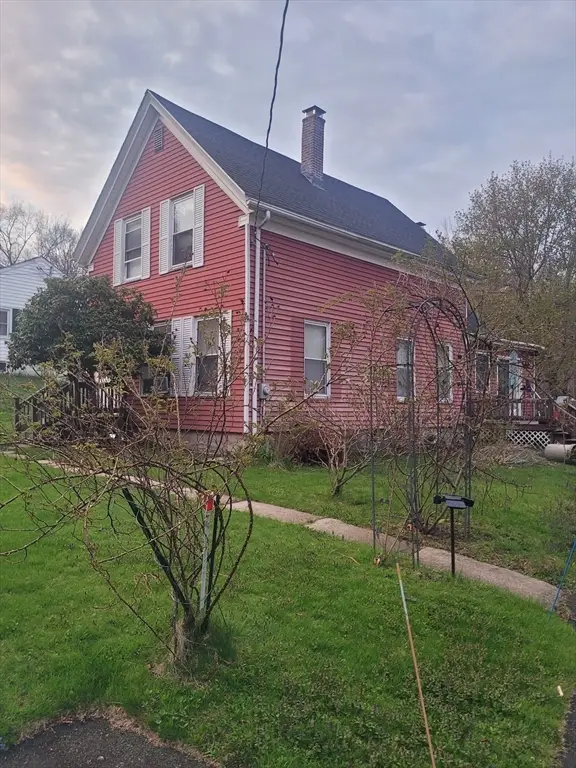 41 Linwood St, Haverhill, MA 01830