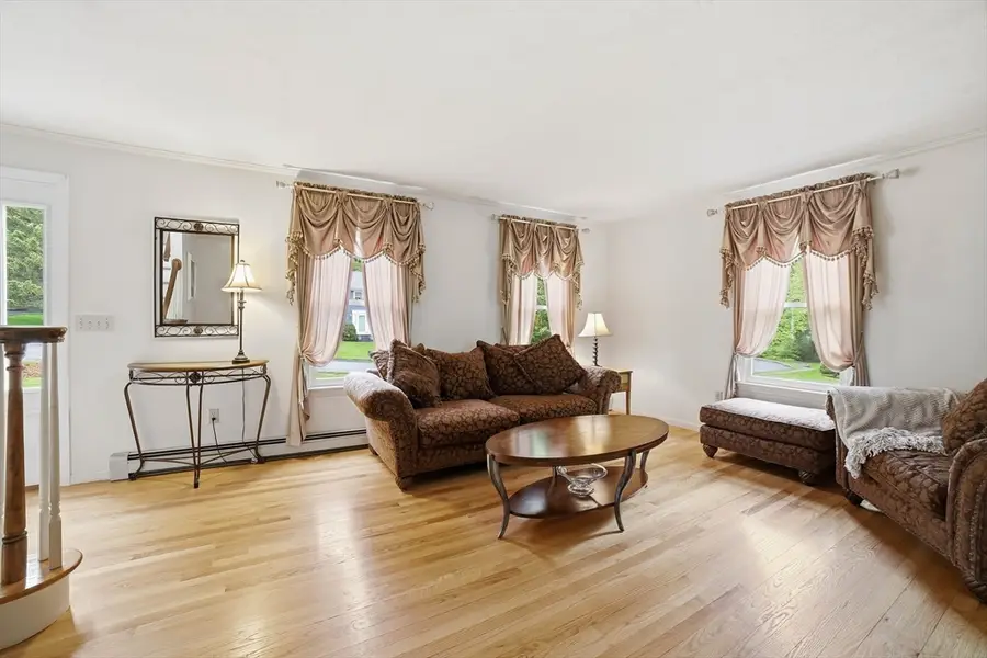 44 Park St, Shrewsbury, MA 01545 - #3