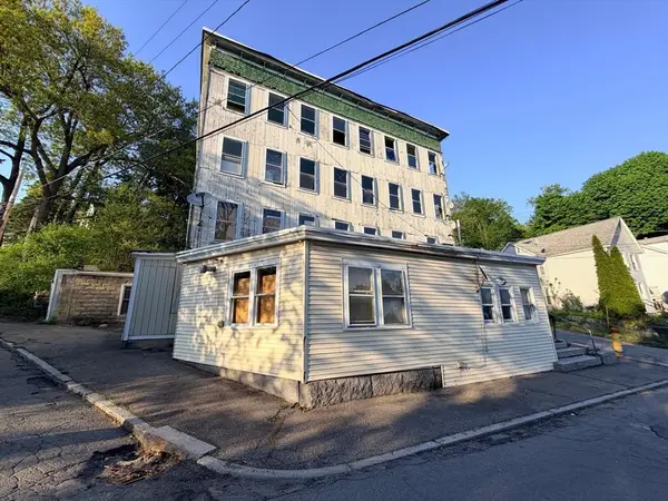 32 Mount Globe St, Fitchburg, MA 01420