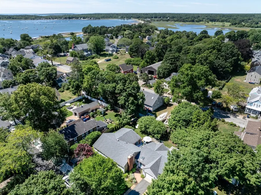 33 Pearl St, Mattapoisett, MA 02739 - #2