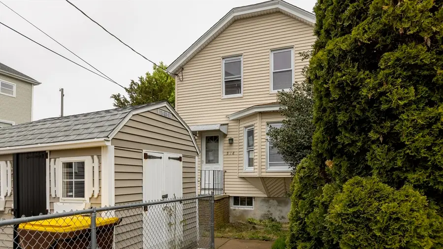 518 Snell St, Fall River, MA 02721 - #2