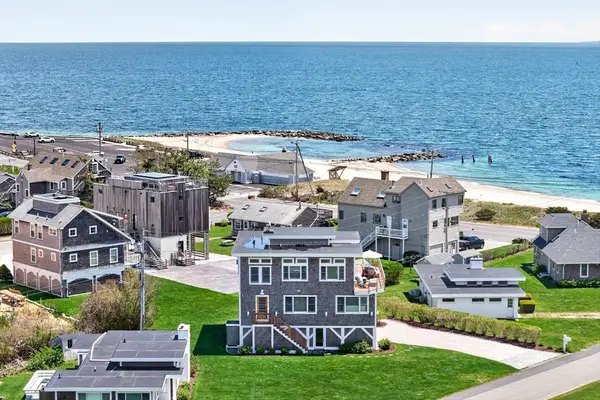 19 Bywater Ct, Falmouth, MA 02540