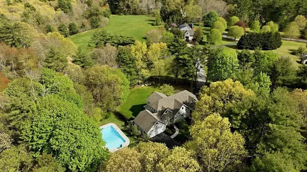 7 Shadow Farm Ln, Rochester, MA 02770