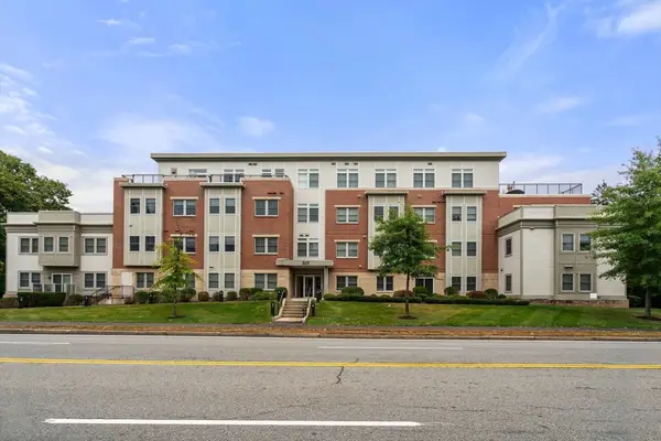 321 Hammond Pond Parkway #201, Brookline, MA 02467