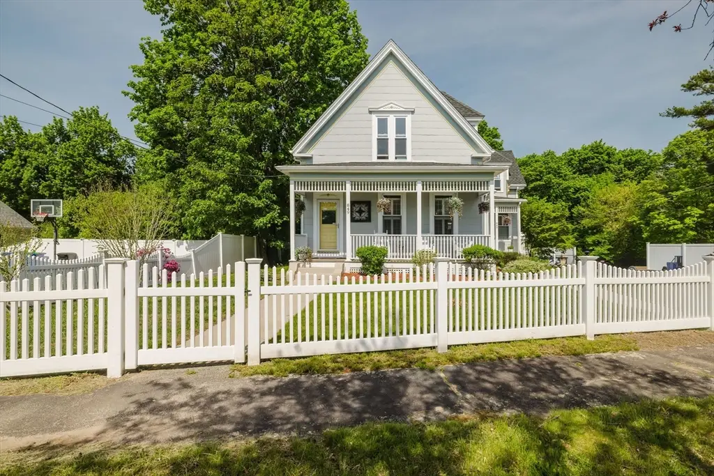 849 Union St, Rockland, MA 02370 - #1