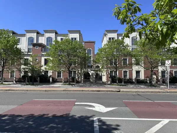 2240 Massachusetts Ave #3, Cambridge, MA 02140