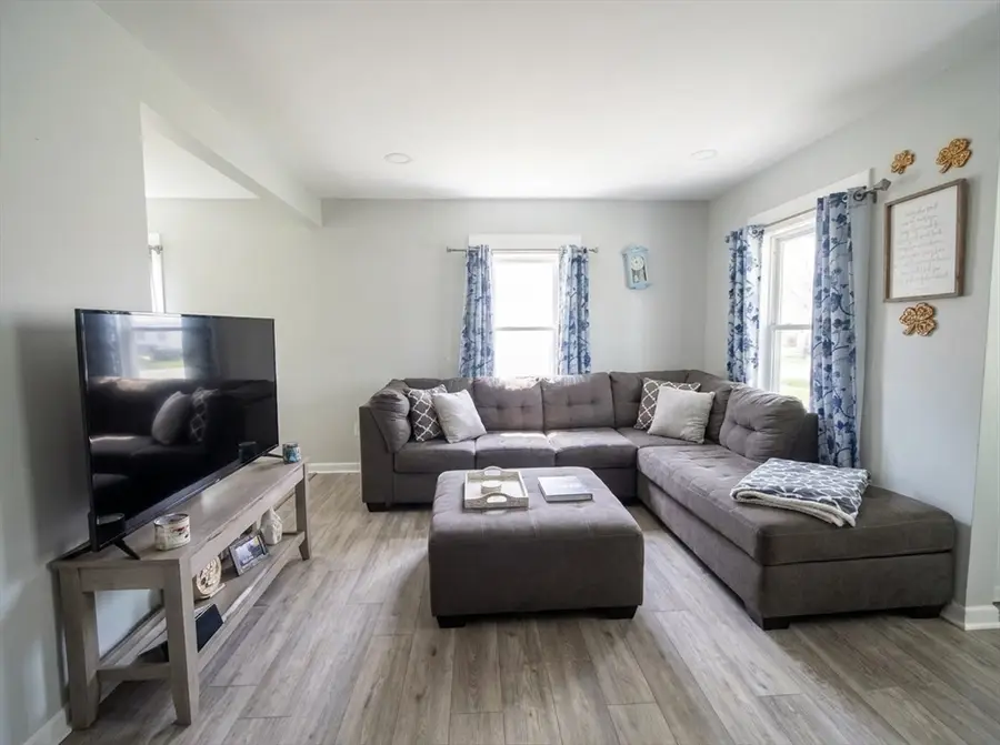 2 Cottage Pl, Haverhill, MA 01835 - #2