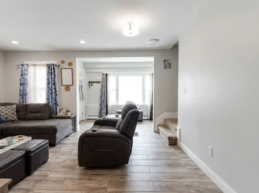 2 Cottage Pl, Haverhill, MA 01835 - #3