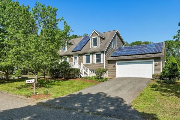 5 Poets Corner Rd, Amherst, MA 01002