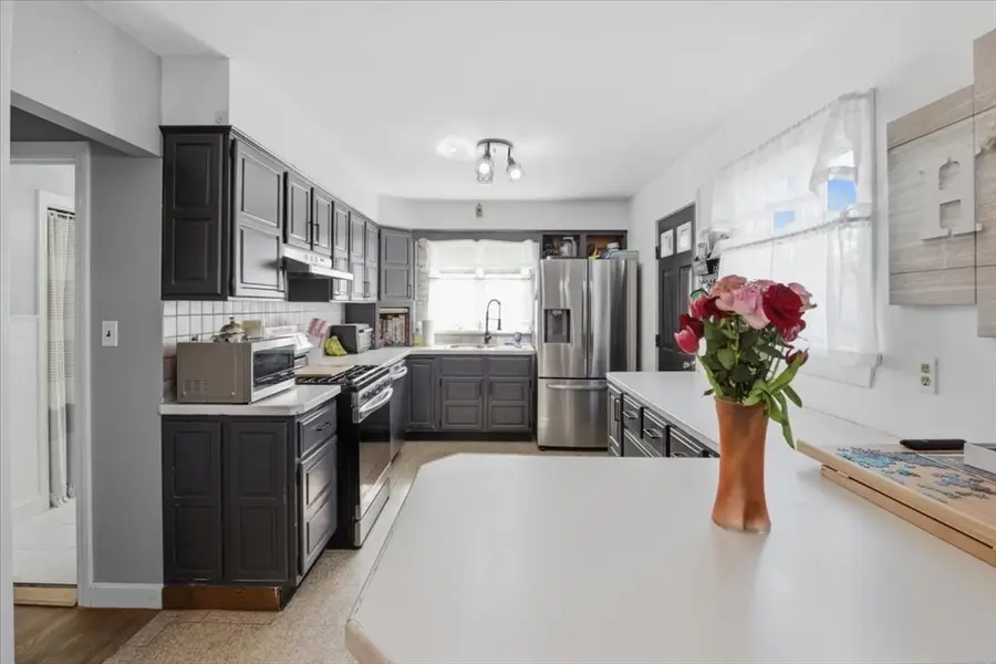 8 Deer St, Somerset, MA 02726 - #2
