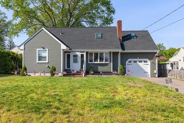 91 Sycamore St, Swansea, MA 02777
