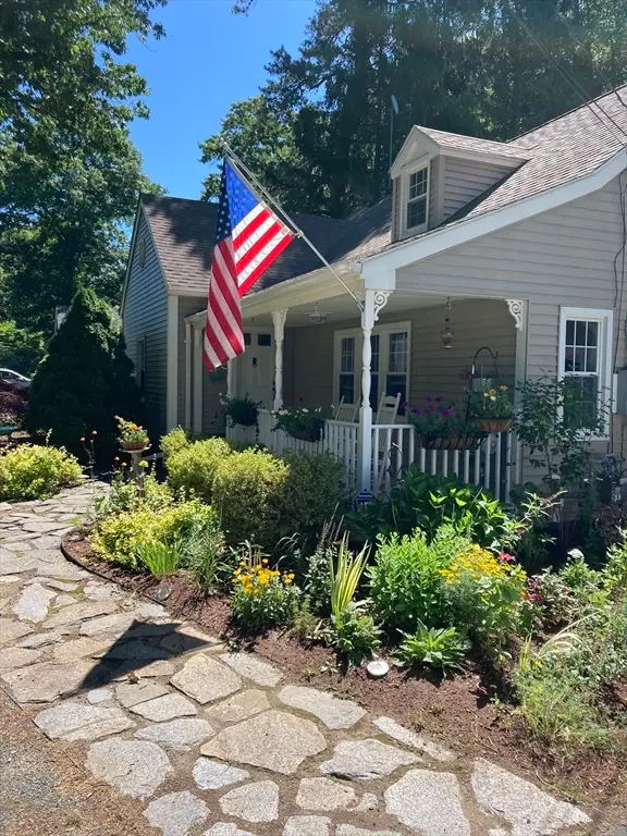 435 Converse, Longmeadow, MA 01106