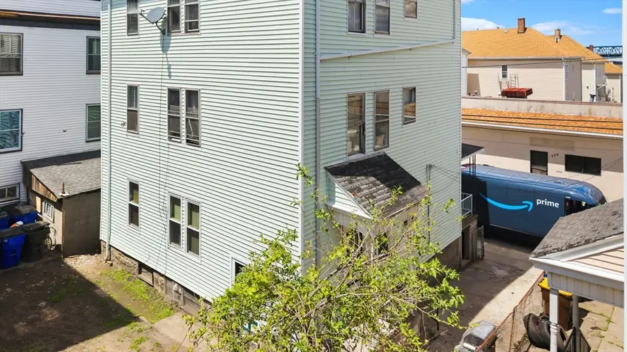327 William St, Fall River, MA 02721 - #3