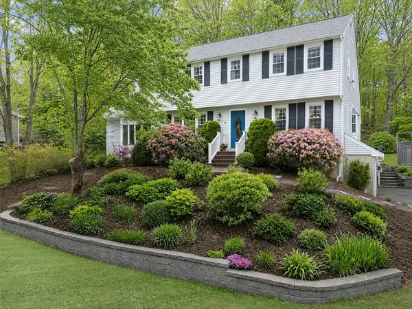 9 Hill Dale Rd, Plymouth, MA 02360
