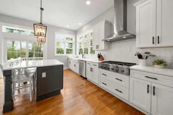 7 Stanley Ln, Carver, MA 02330