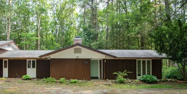 209 N. Valley Rd, Pelham, MA 01002