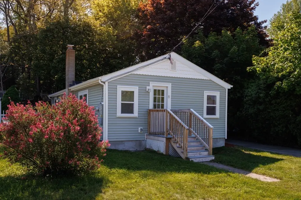 8 Freeman Ave, Webster, MA 01570 - #1