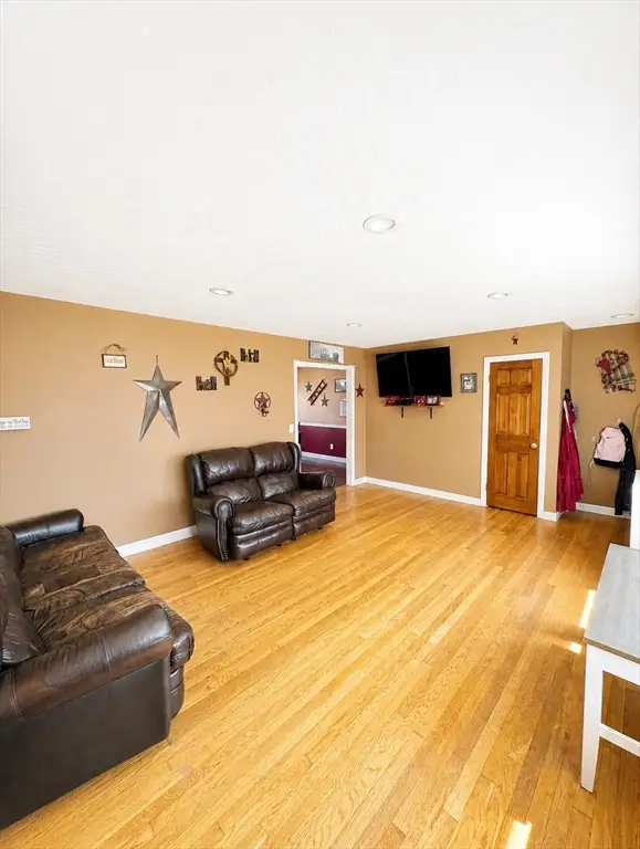 48 Sullivan Dr, Whitinsville, MA 01588 - #3