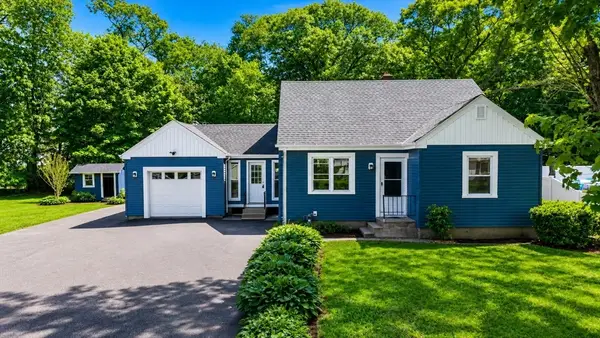 22 Balmoral Ct, Seekonk, MA 02771