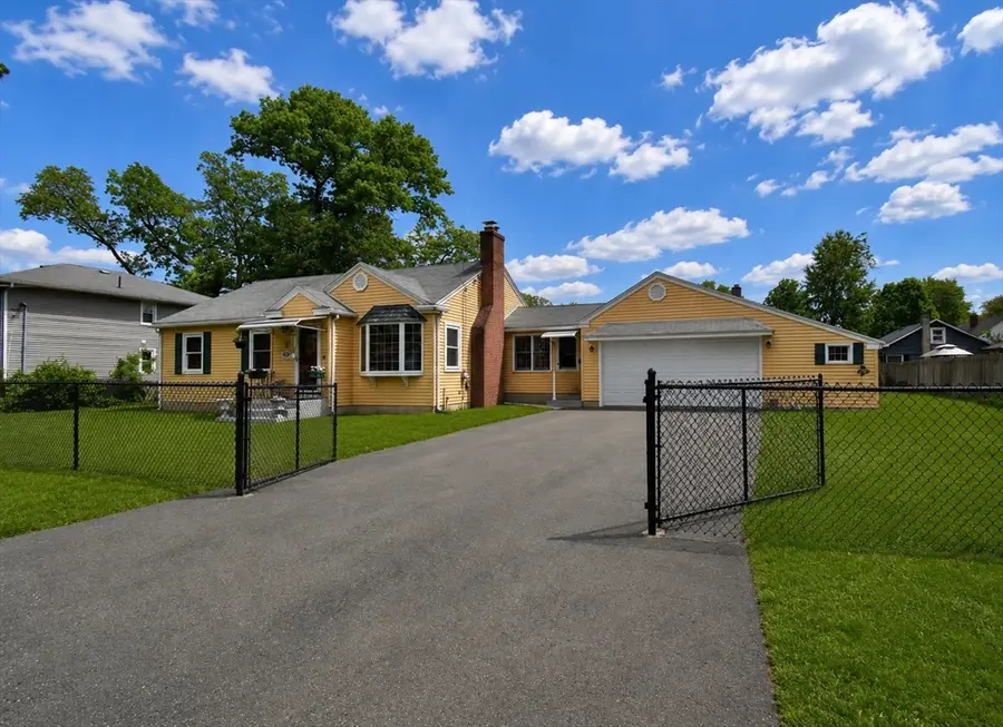 181 Merrimac Ave, Springfield, MA 01104 - #3
