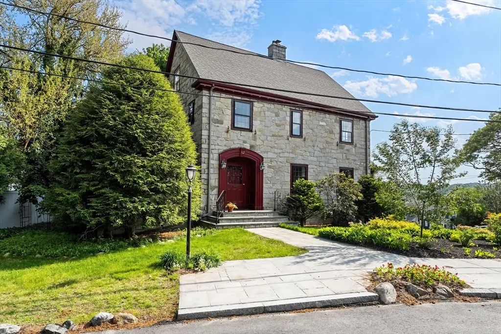 82 Richfield Rd, Arlington, MA 02474 - #1