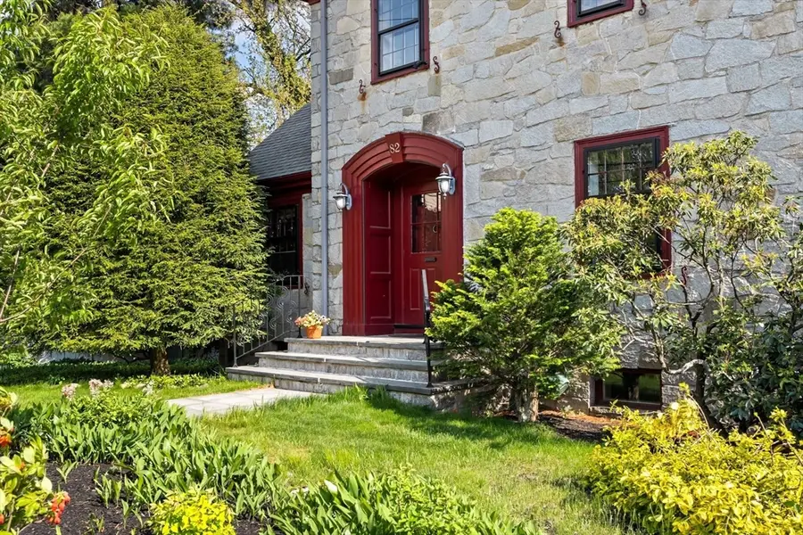 82 Richfield Rd, Arlington, MA 02474 - #3