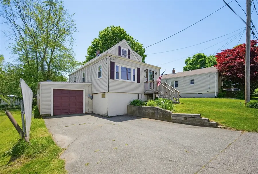 34 Farnum St, Tiverton, RI 02878 - #2