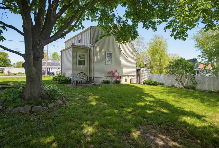 34 Farnum St, Tiverton, RI 02878 - #3