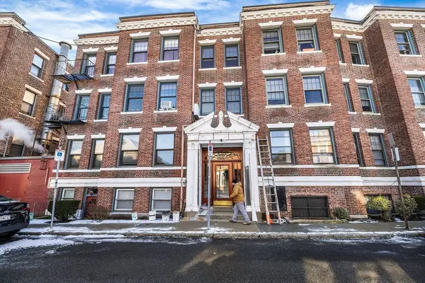 100 Lanark Rd #8, Boston, MA 02135