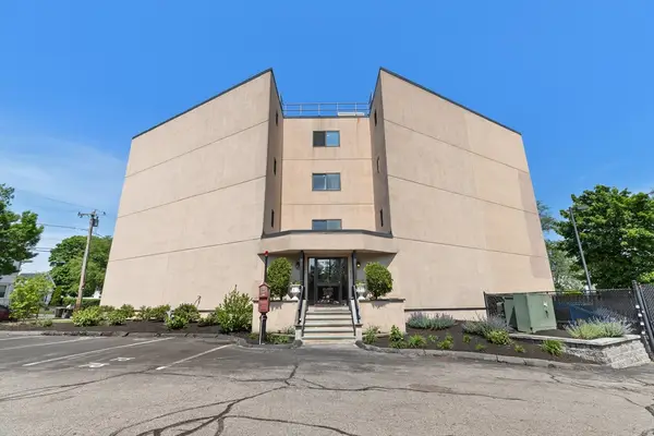 677 Quincy Shore Dr #408, Quincy, MA 02170