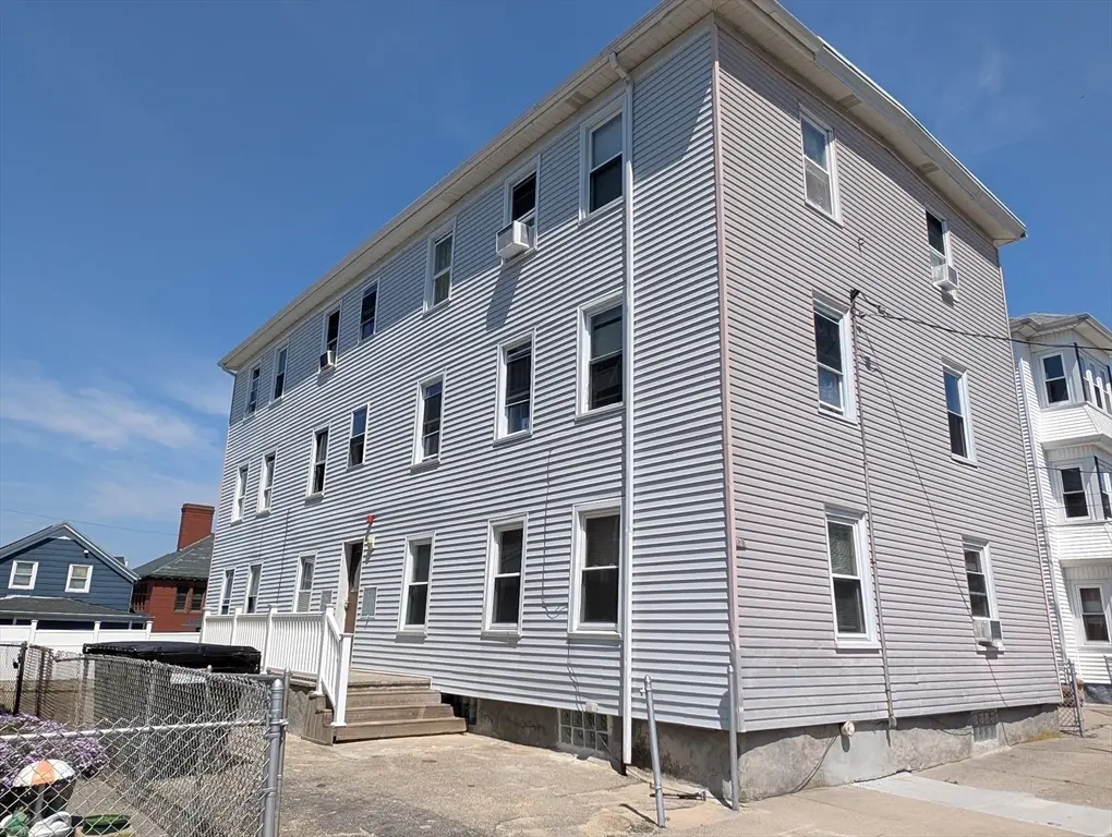 131 Thomas St, Fall River, MA 02723 - #1
