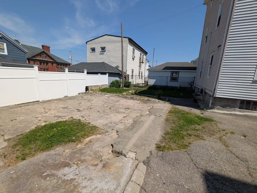 131 Thomas St, Fall River, MA 02723 - #3