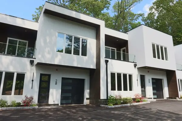 28 Wilson Cir #28, Newton, MA 02461