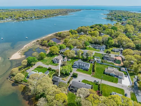 56 English St, Falmouth, MA 02536