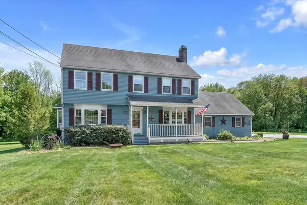 31 Fox Run Rd, Bellingham, MA 02019