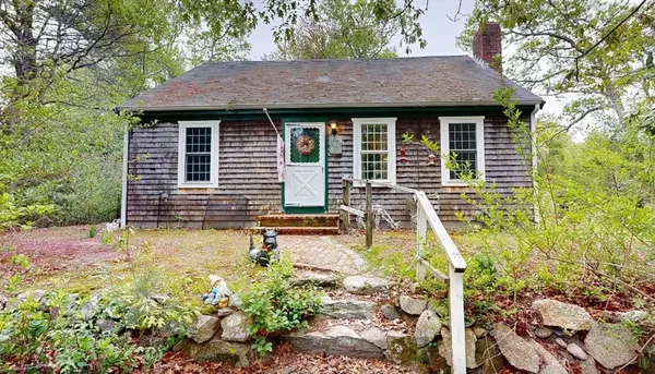 14 Chapel Rd, Mattapoisett, MA 02739