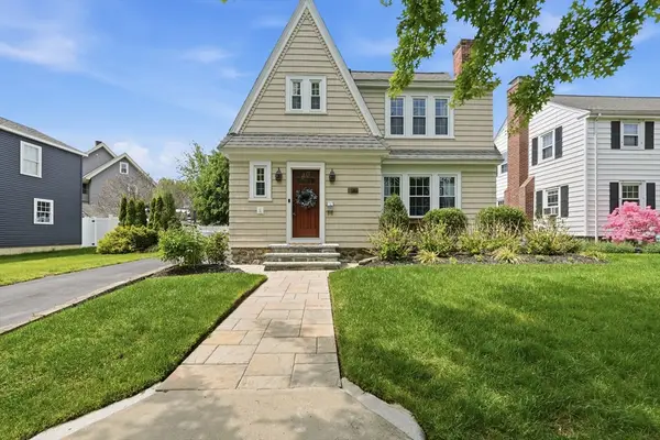 16 Bay State Road, Worcester, MA 01606